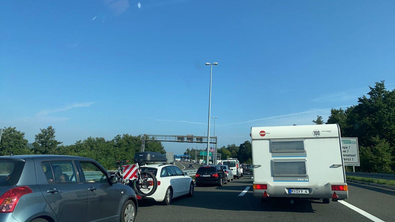 Čakalne dobe za vstop iz Hrvaške v Slovenijo se daljšajo