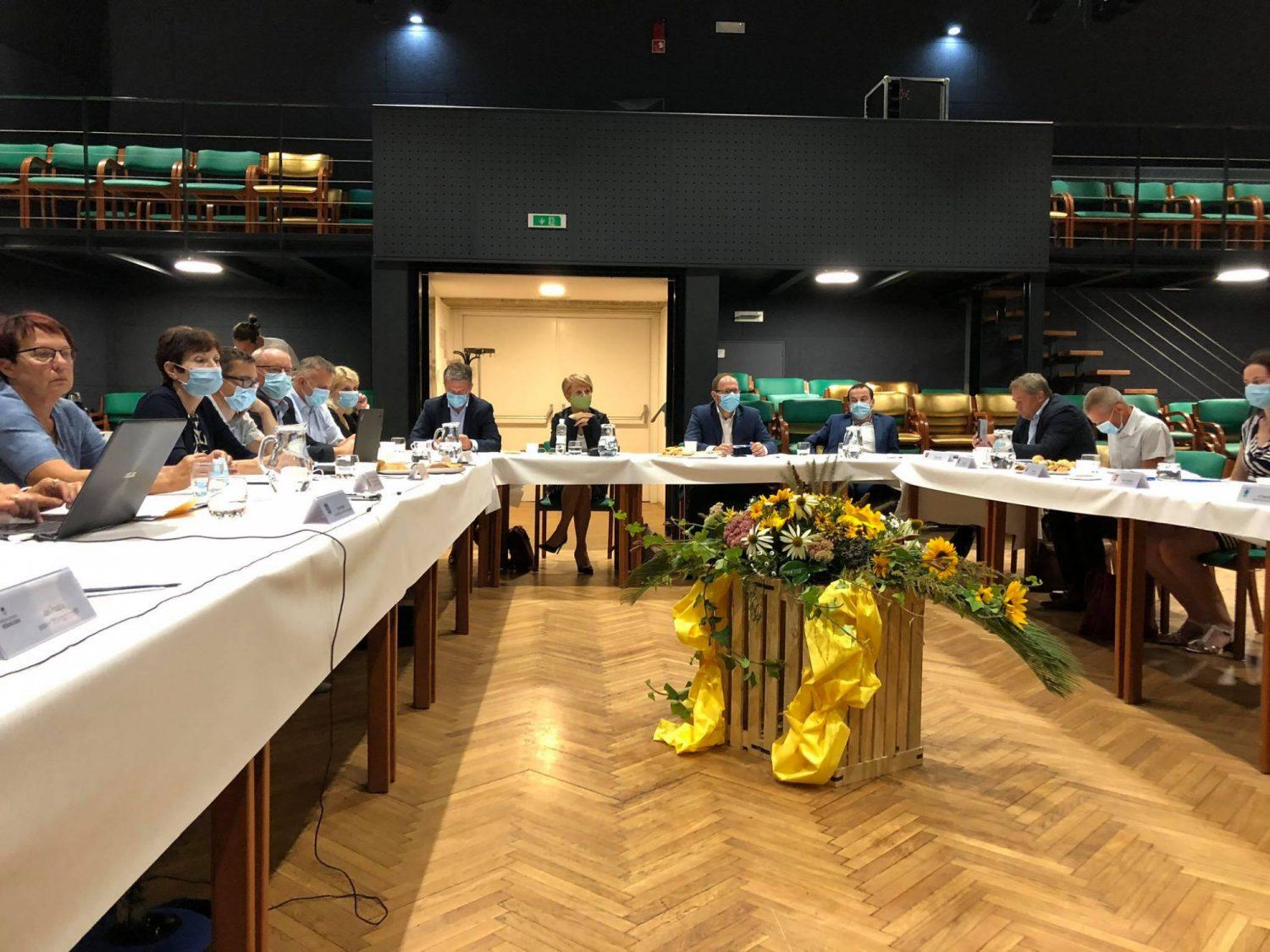 Minister Boštjan Koritnik: "Potrudil se bom, da zmanjšamo število belih lis širokopasovne infrastrukture na Koroškem"