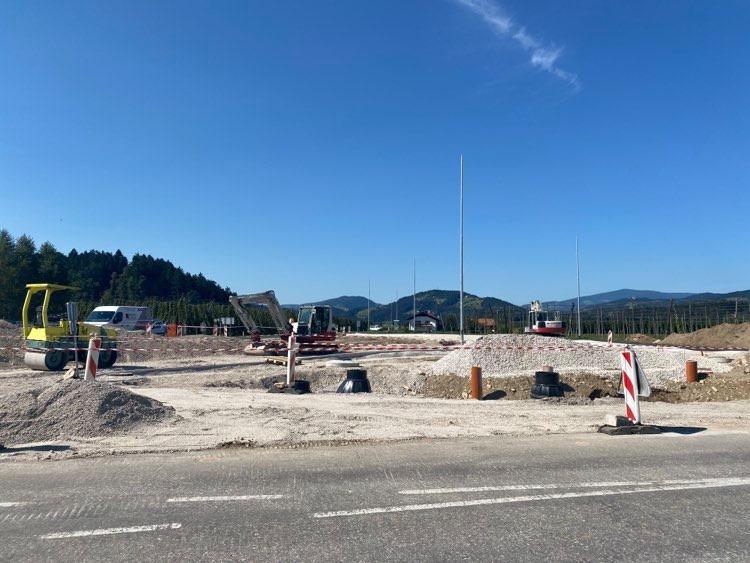 Klugler s predstavniki Direkcije RS za infrastrukturo o aktualnih investicijah