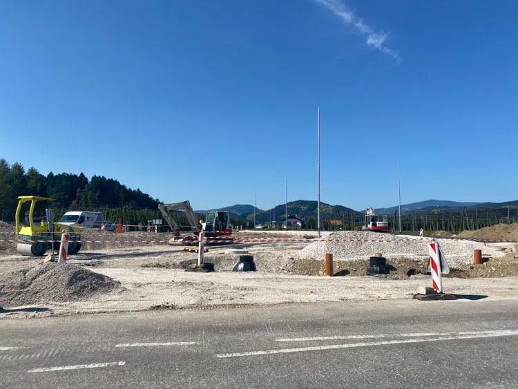 Klugler s predstavniki Direkcije RS za infrastrukturo o aktualnih investicijah