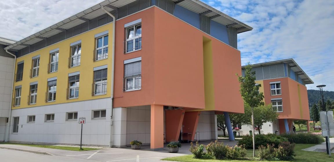 V Domu starejših Na Fari ostajajo pri eni okužbi, štiri osebe so v karanteni