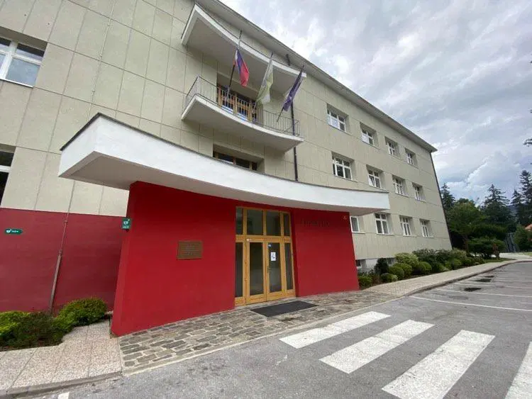 V torek bojkot šolskega pouka, na Gimnaziji Ravne pouk po ustaljenem urniku