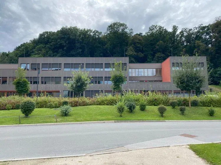 Na Srednji šoli Ravne potekal karierni dan zavoda Nefiks