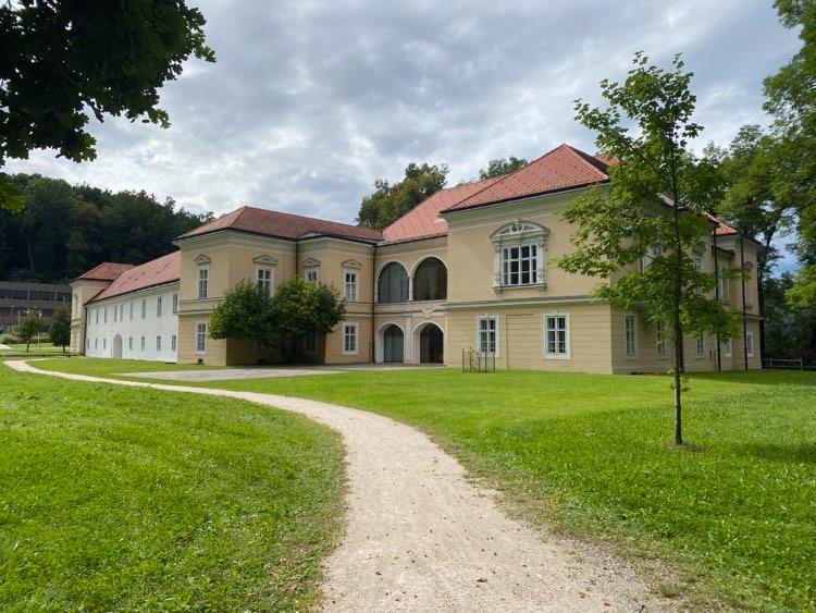 Na Koroškem proti spremembam v knjižnični mreži