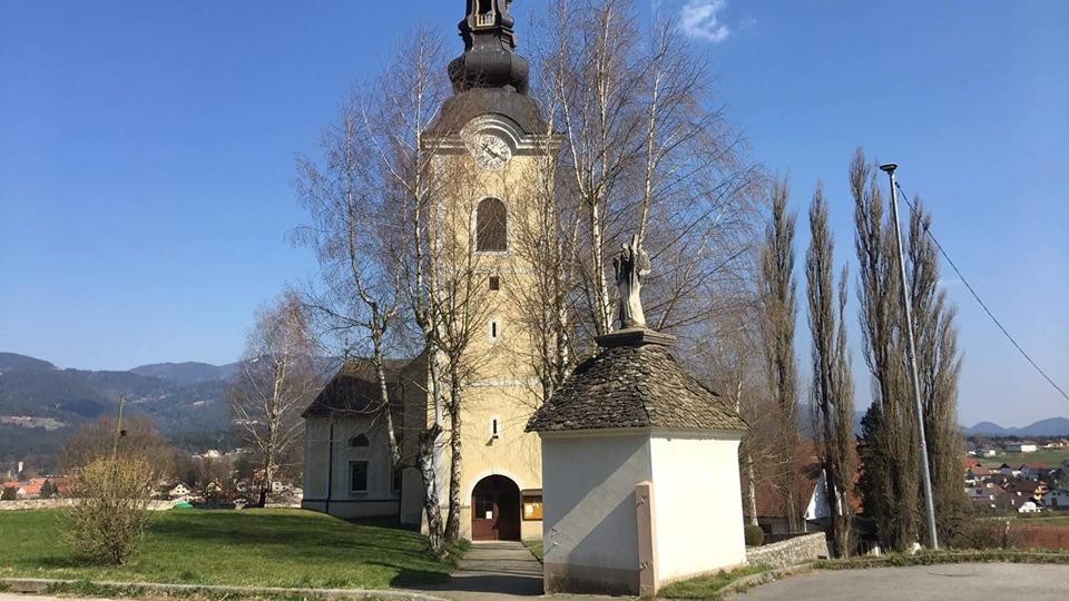 Nova navodila škofov: Polnočnic letos ne bo, prepovedana zbiranja pred cerkvijo