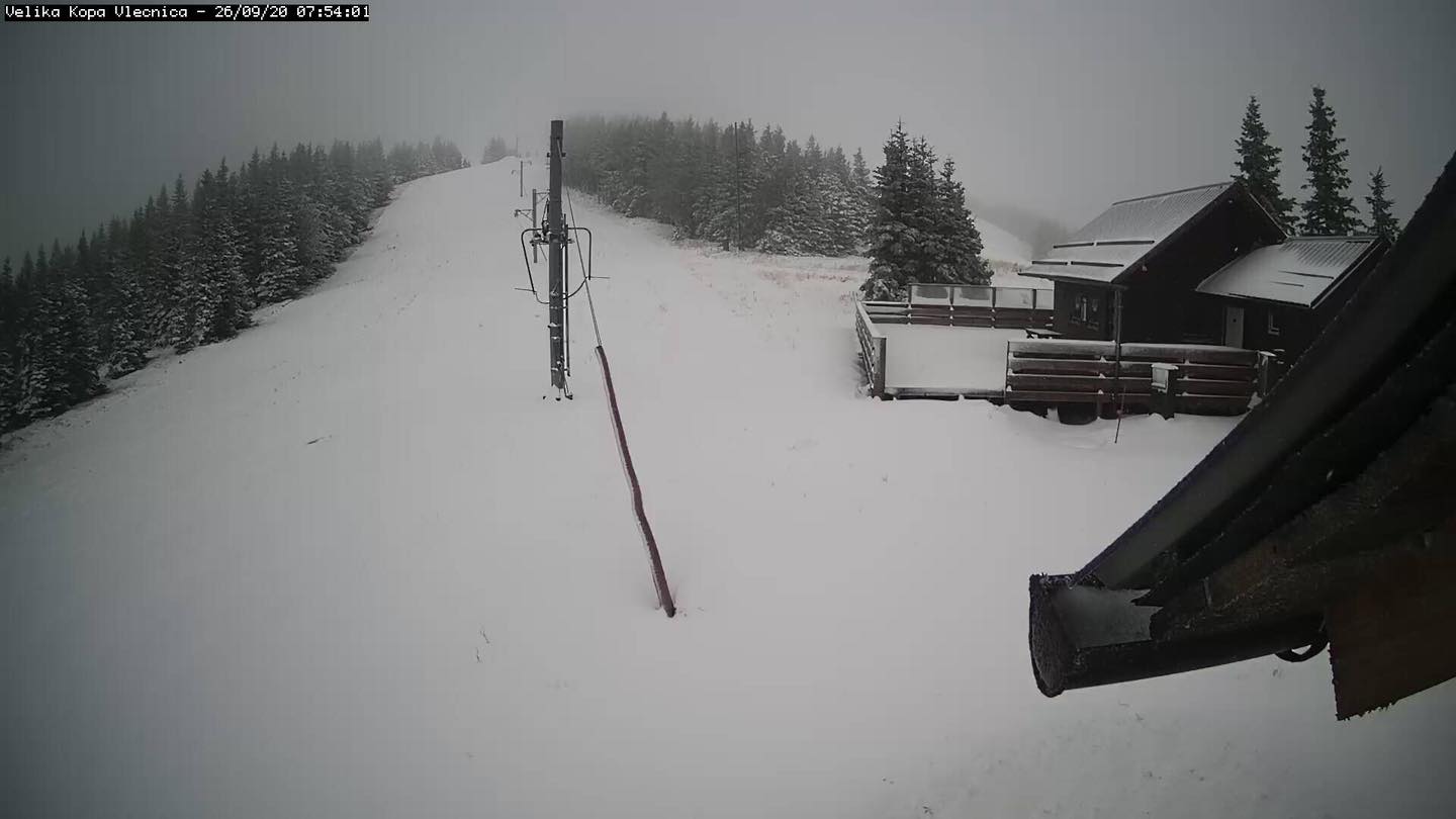 Nekatere kraje na Koroškem je pobelil sneg. Kakšno vreme nas čaka v naslednjih dneh?