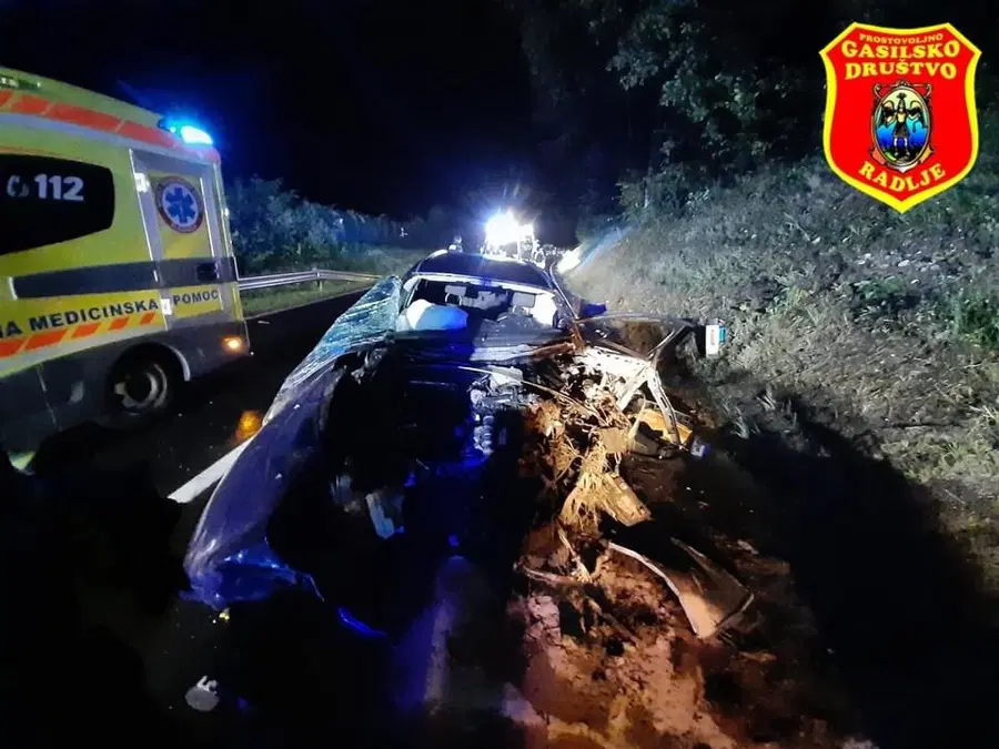 Muta: Poškodovani osebi prepeljali v UKC Maribor