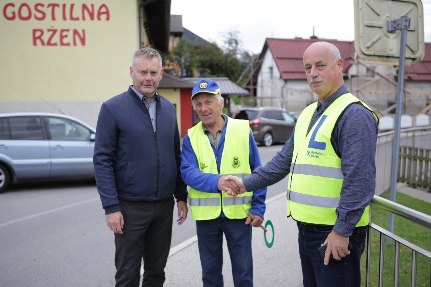 Župan in podžupan obiskala šolski patrulji na Legnu in v Pamečah