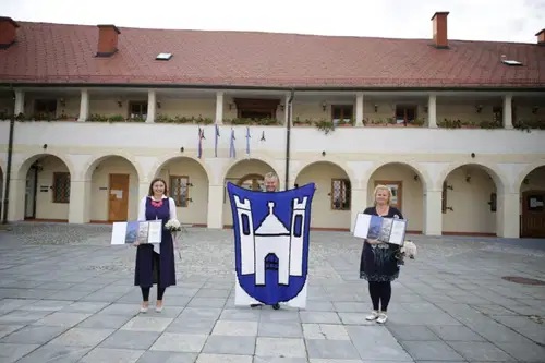 Slovenjgraški župan sprejel rekorderki v kvačkanju