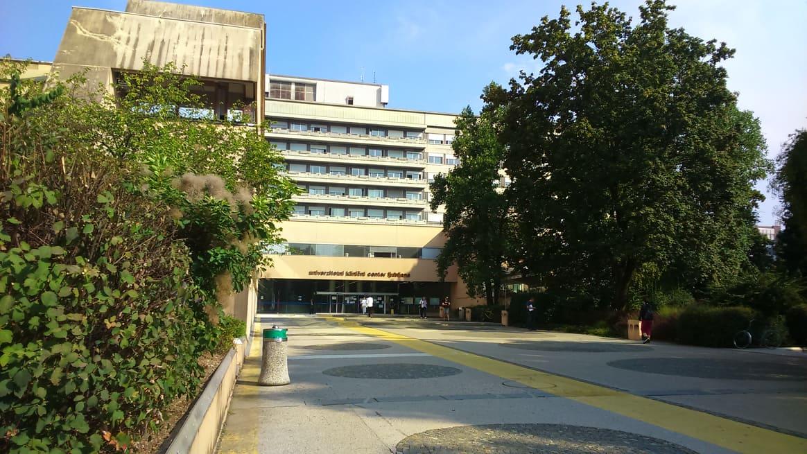V UKC Ljubljana več okužb s koronavirusom pri pacientih in zaposlenih