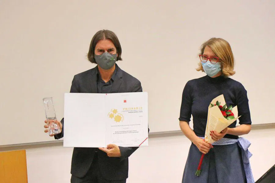 Naj izboljšava v javni upravi pripadla Uradu vlade za komuniciranje