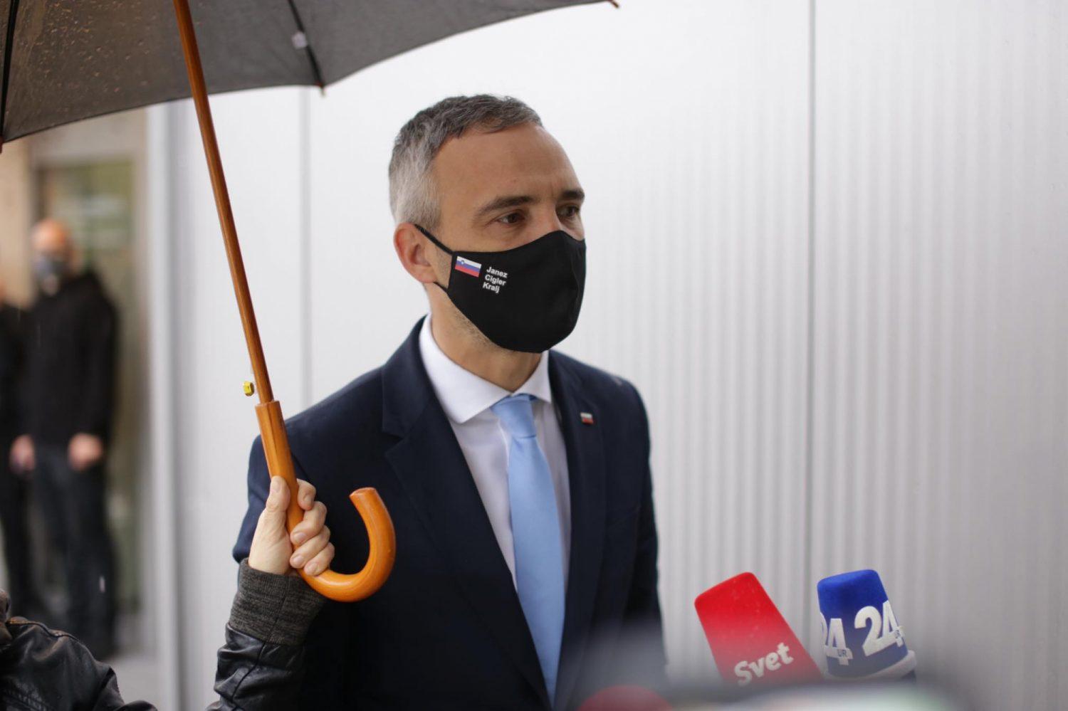 Cigler Kralj: Staršem vrtčevskih otrok, ki zaradi zaprtja vrtcev ne bodo mogli delati, 80-odstotno nadomestilo plače