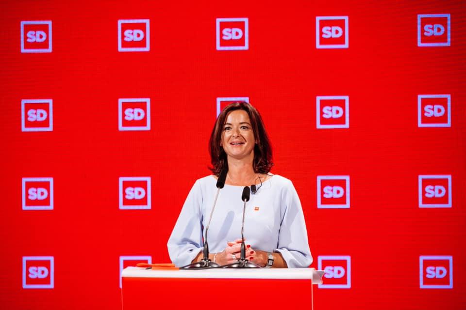 Tanja Fajon po uspešno prestani interpelaciji ostaja zunanja ministrica
