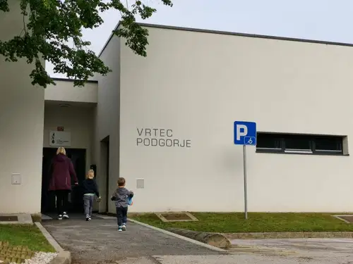 Ministrstvo: Vrtci naj bodo prihodnji teden odprti zlasti za otroke staršev, ki opravljajo za delovanje družbe in države pomembna dela