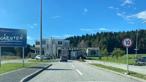 V dokumentarnem filmu srečanje nekdanjih nasprotnikov v boju na mejnem prehodu Holmec