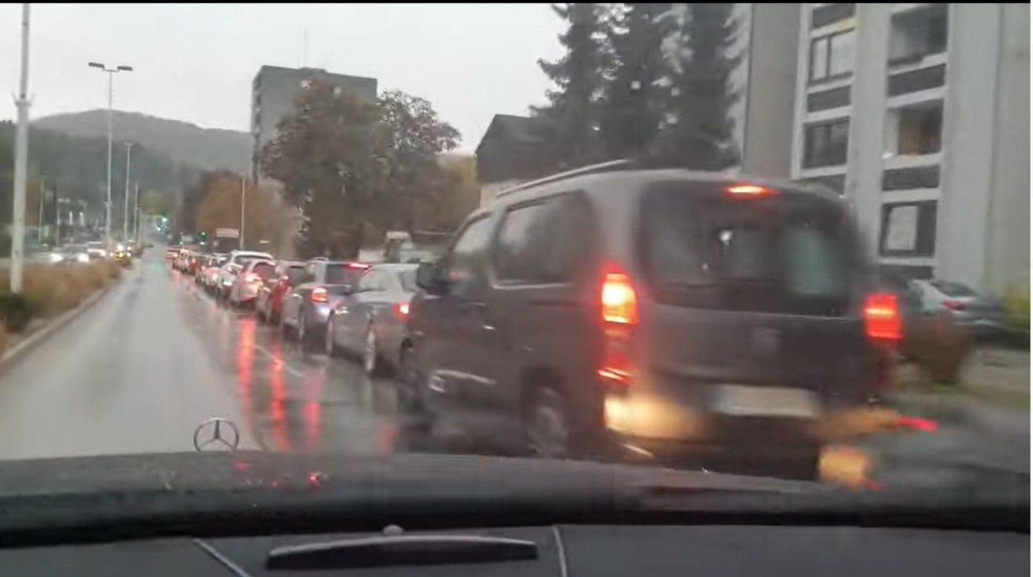 VIDEO: Takšna je bila danes zjutraj gneča v Velenju za testiranje