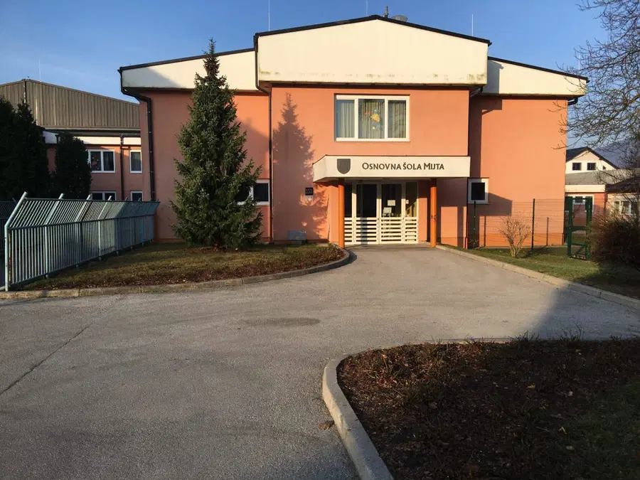 Ravnateljica Osnovne šole Muta: "Veliko pogovorov z učenci namenjamo neupravičeni stigmatizaciji okuženega, vrednotam, medsebojnim odnosom"