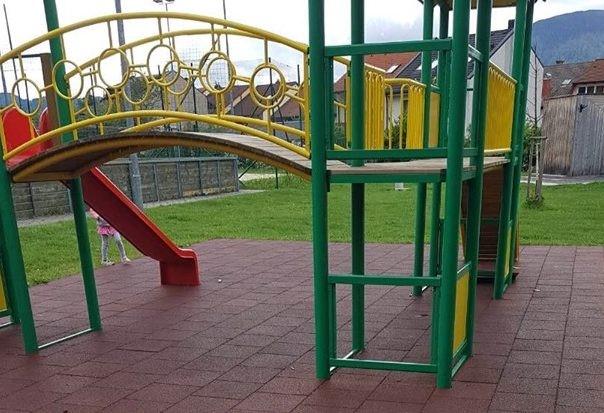 V MOSG javni potniški promet s poletnim voznim redom, v vrtec le izjeme, igrišča zaenkrat ostajajo odprta