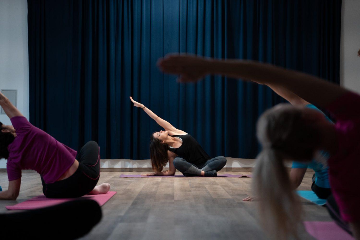 Joga vadbe tudi v času omejitev ostajajo