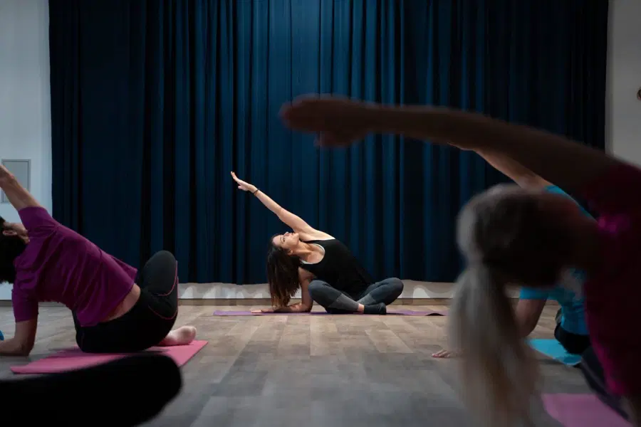 Joga vadbe tudi v času omejitev ostajajo