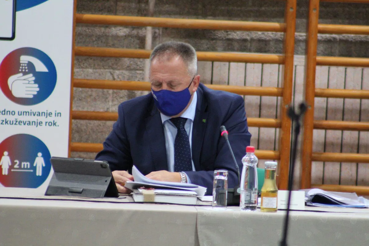 Počivalšek: Prihodnji teden odprtje nekaterih trgovskih in servisnih dejavnosti