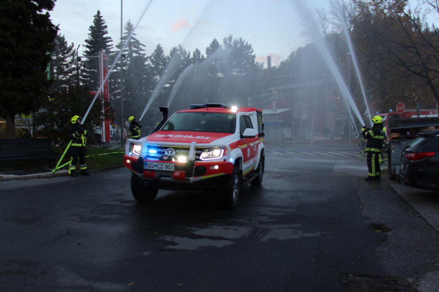 Ravenski gasilci bogatejši za novo vozilo