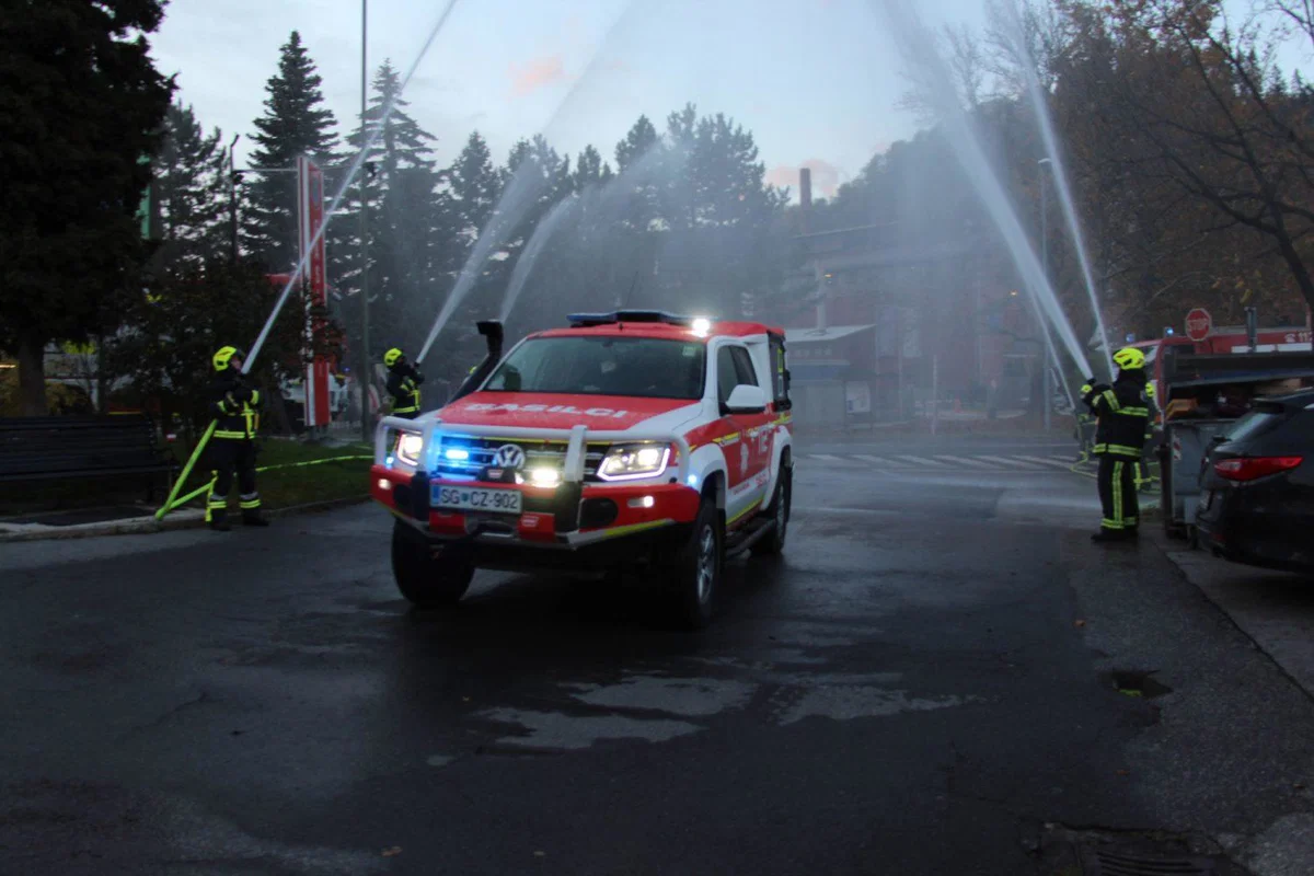 Ravenski gasilci bogatejši za novo vozilo
