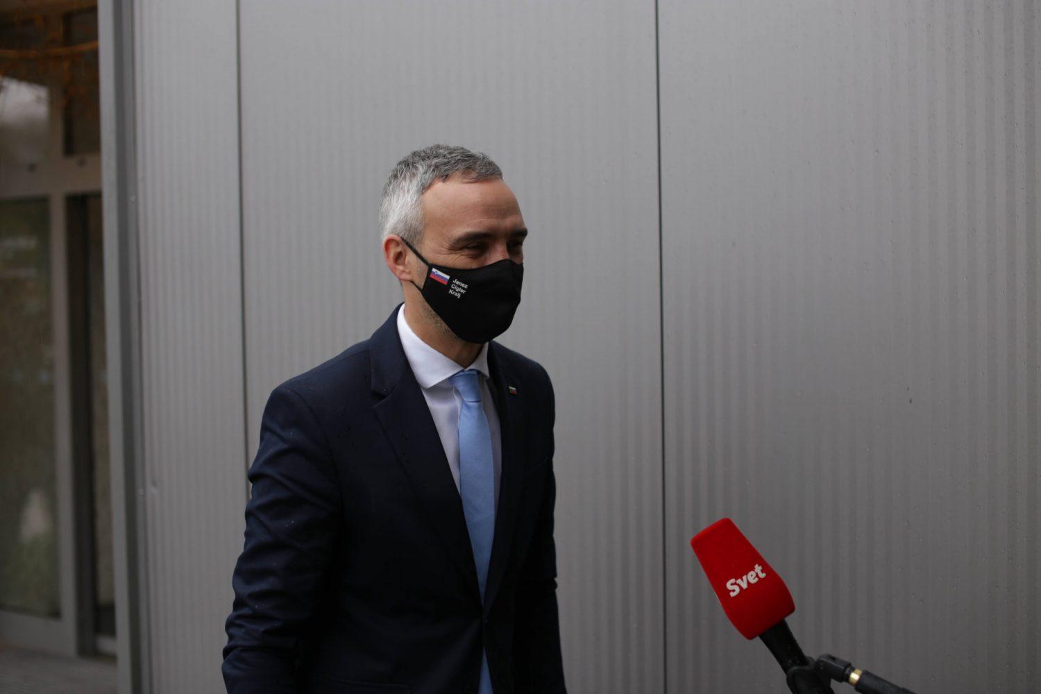 Cigler Kralj: Novi koronavirus v dveh tretjinah domov starejših