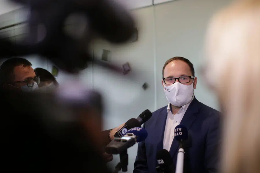 Na napovedno podražitev elektrike pri Petrolu se je odzval minister Vrtovec: "Ni panike, zamenjajte ponudnika"