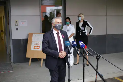 Gantar: "To je urejena bolnišnica, pogoji pa so na nekaterih oddelkih težki"
