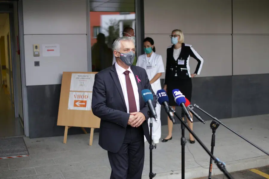 Gantar: "To je urejena bolnišnica, pogoji pa so na nekaterih oddelkih težki"