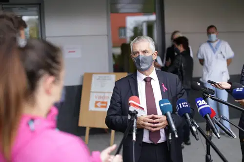 Gantar: S hitrimi testi bomo poskušali uvesti redno testiranje zaposlenih v kritični infrastrukturi