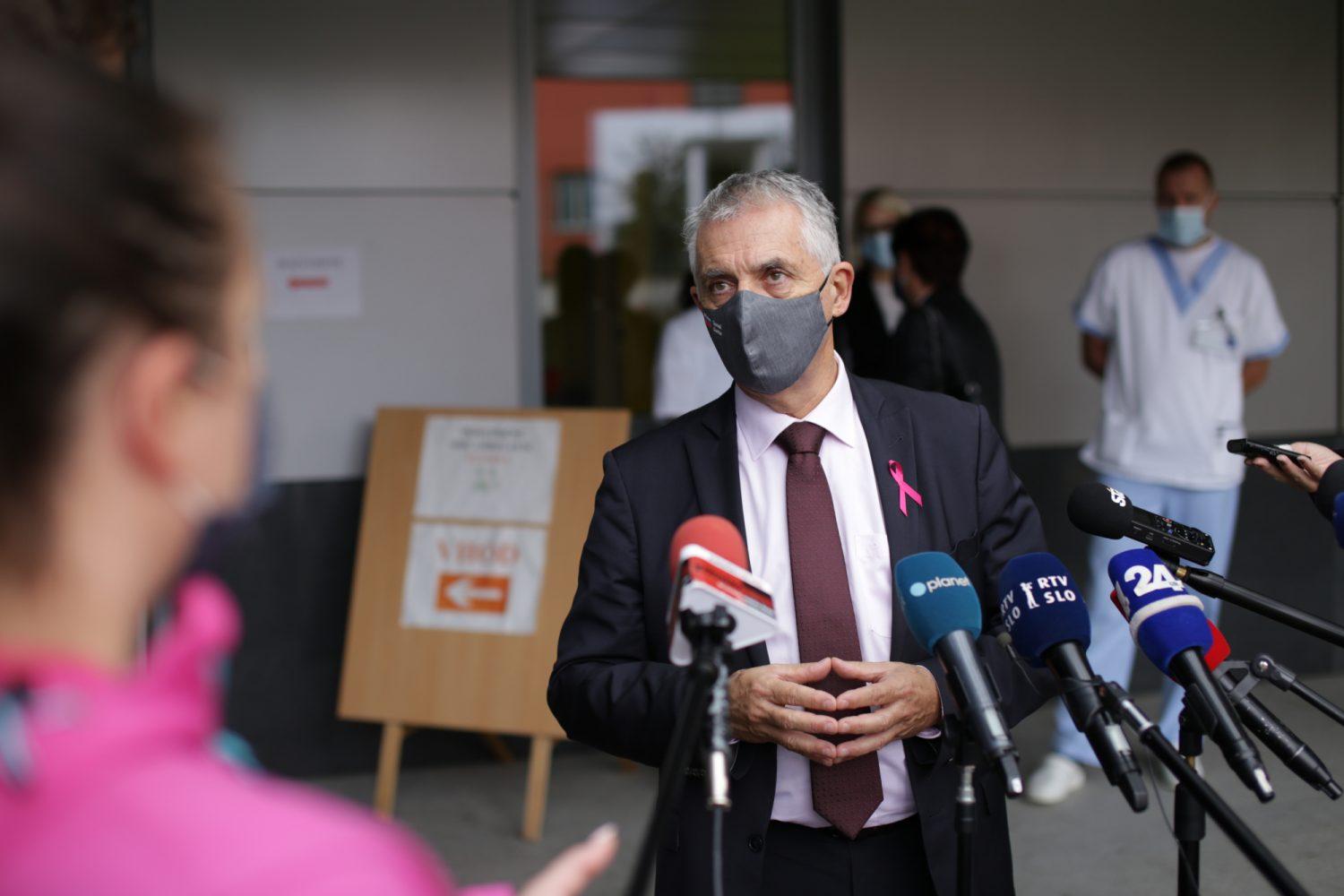 Gantar pozval Počivalška k popolnemu zaprtju nenujnih gospodarskih dejavnosti