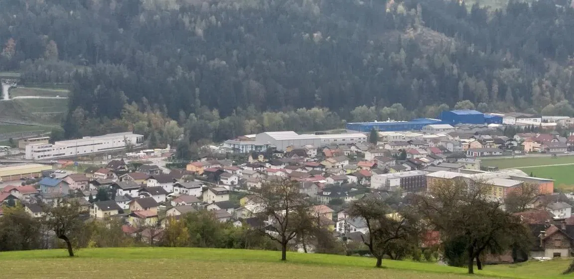 Na Koroškem v nedeljo  potrdili 52 novih okužb, največ na Prevaljah