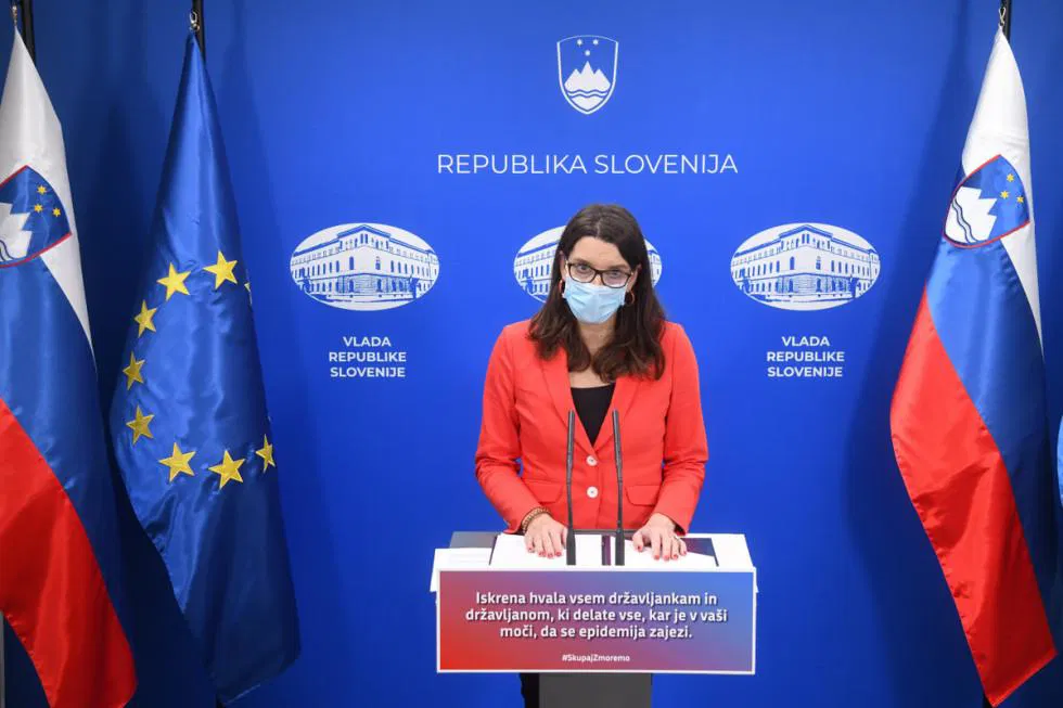 Ministrica Kustec:  V ponedeljek se otroci vračajo v vrtce, učenci in dijaki pa v šole