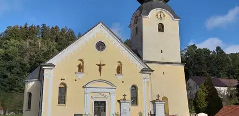 Na območju mariborske škofije od ponedeljka zopet maše z verniki, duhovniki naj upoštevajo epidemiološke razmere v krajih