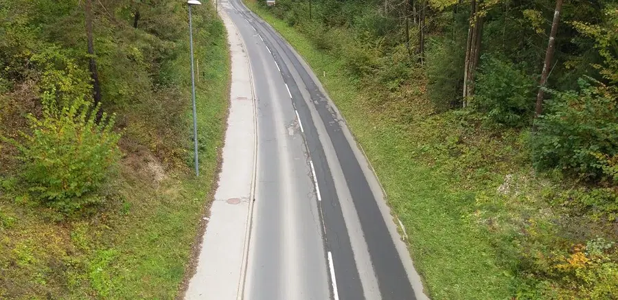 Vlada za proračunsko financiranje predvidela še vrsto projektov, 25 jih je spremenila. Med temi je tudi rekonstrukcija ceste Mežica-Črna