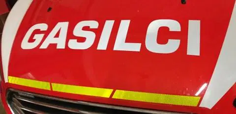 Ogenj v celoti uničil uto na Legnu