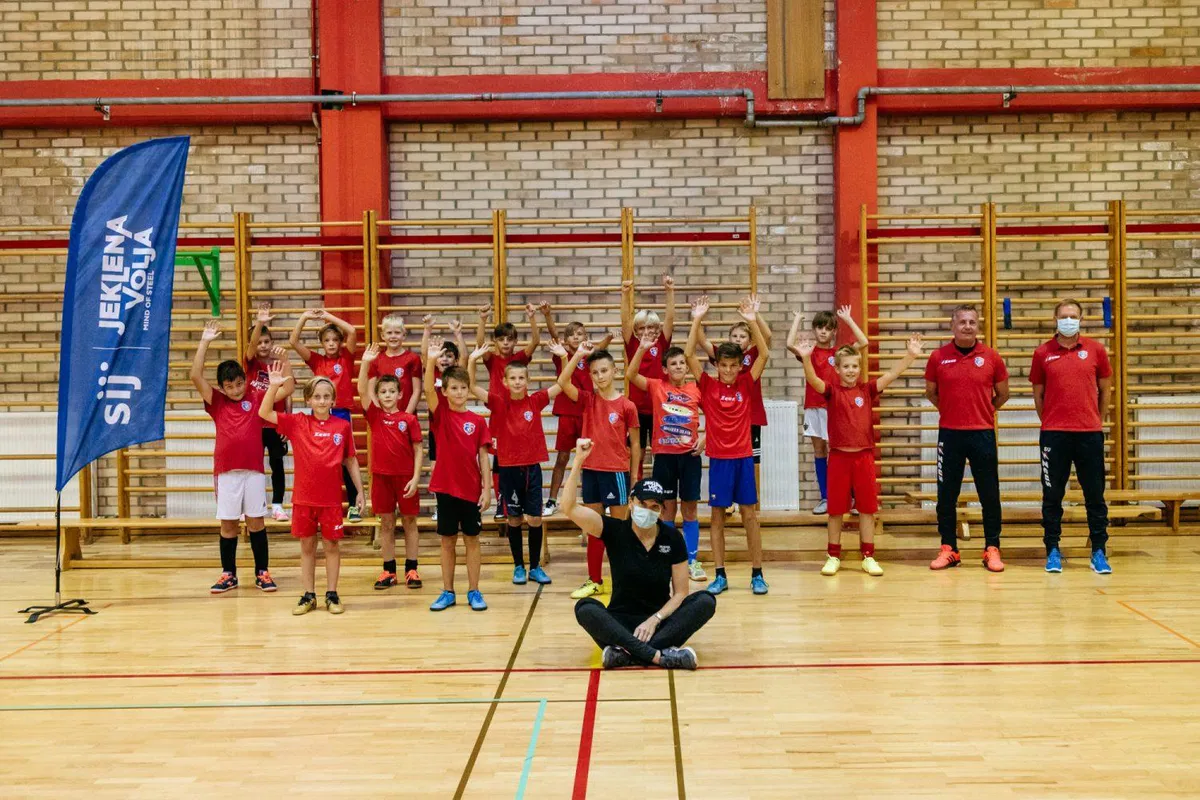 Nogometni upi NK Fužinar urili koordinacijo in agilnost s Petro Majdič