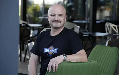 Primož Suhodolčan: "Danes največkrat podarjam knjige. Če dobim v zameno veselje v očeh, je to zame dovolj in nekaj najlepšega."