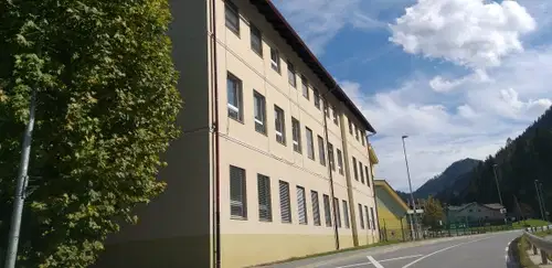 Na črnjanski šoli dva razreda v karanteni, v Mežici brez okužb, na OŠ Prežihovega Voranca pozitivni dve osebi