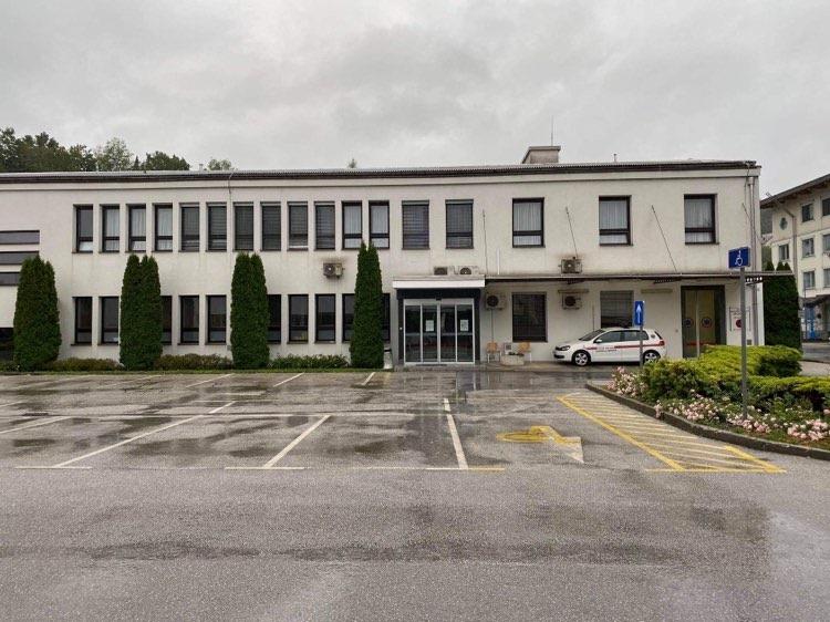 V sredo na Koroškem 275 novih okužb, največ na Ravnah