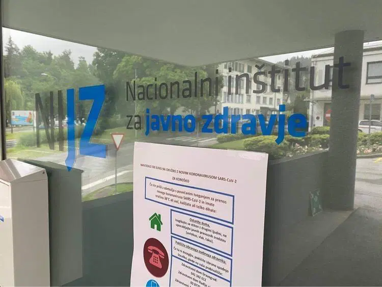 Med epidemijo veliko otrok zaradi izolacije v stiski, študenti čutijo simptome depresije