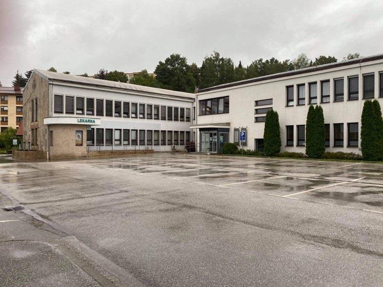 Na Koroškem 180 aktivnih okužb, včeraj so jih potrdili 22. Ravenčani po precepljenosti v samem slovenskem vrhu