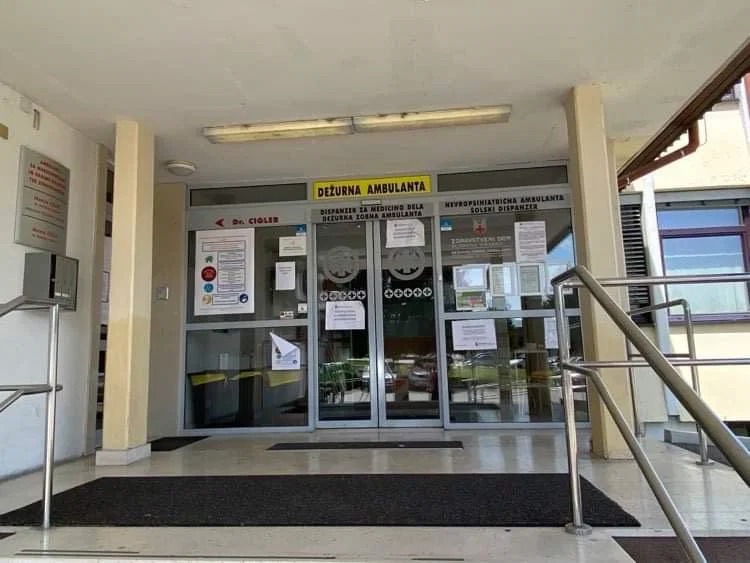 Nadomestila za bolniške odsotnosti ZZZS lani stala že skoraj pol milijarde evrov. Najdaljši bolniški stalež odprt leta 2009