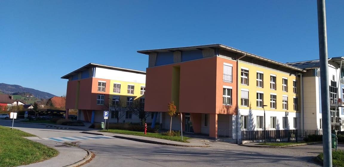 Epidemiologinja Čakš Jager: Delež obolelih v domovih za starejše ostaja nizek