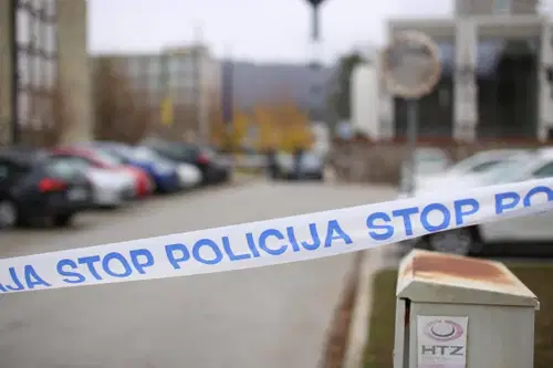 Policija: V streljanju na območju BTC Ljubljana poškodovane tri osebe