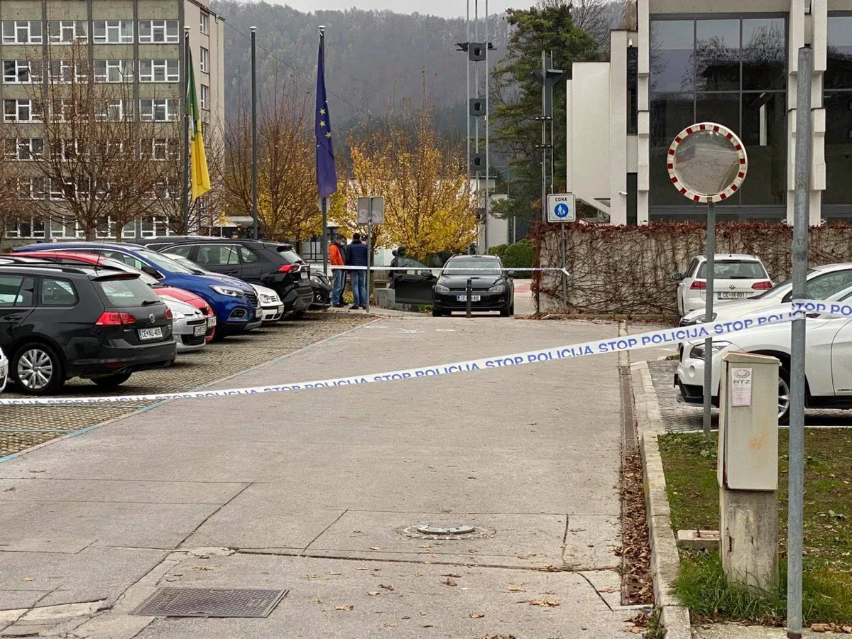 V streljanju v Velenju poškodovana policistka in občan