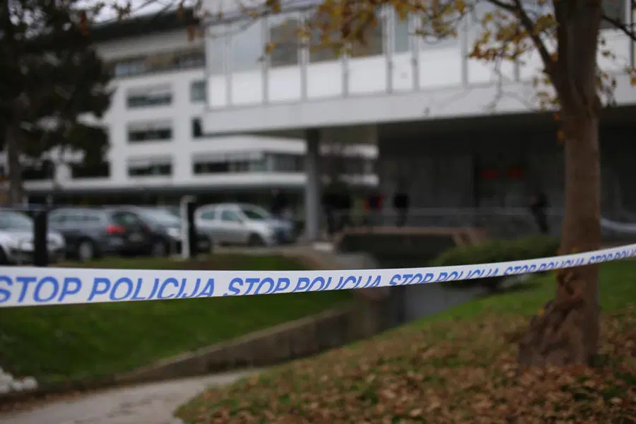 Po strelskem incidentu v Velenju 22-letnik huje poškodovan, policistka lažje