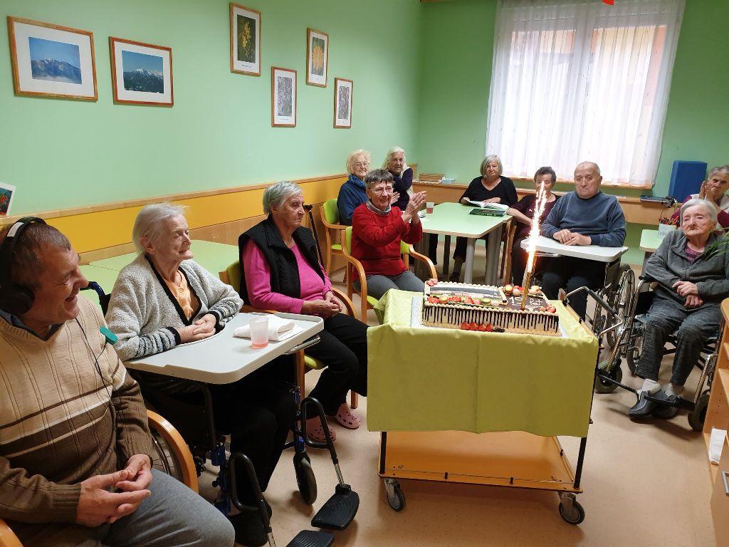 V prevaljskem domu starejših, kjer so danes praznovali "rojstni dan", skoraj vsi testi negativni